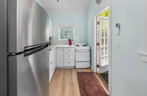 Old Town Cottage | ~ROYAL POINCIANA COTTAGE~ Come and indulge yourself in some KW sunshine!