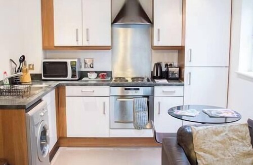 Bon-y-maen Apartment | Royal Sovereign with Parking
