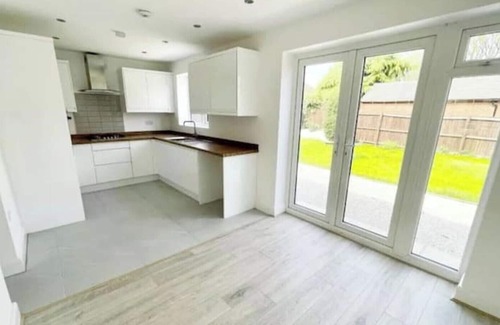 Sutton Coldfield House | Royal Sutton ArtHouse; Modern/Lux getaway