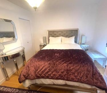 Desjardins Apartment | Royal View Frontenac Balconies 6 bedrooms 15 guests