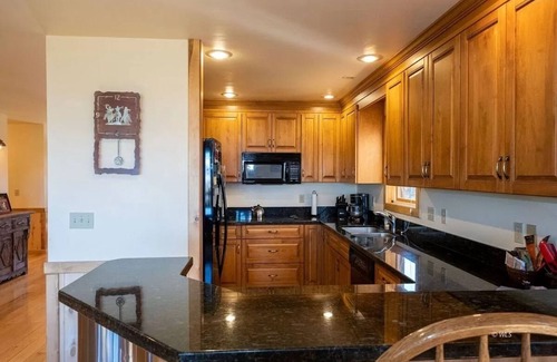 Westcliffe House | 'Royal View Lodge': Breathtaking Sangre views and star lit night skies await you