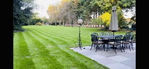 Horton House | Royal Windsor Mansion Private 5 Acre Luxury Escape