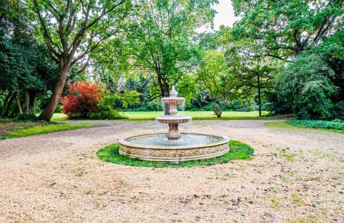Horton House | Royal Windsor Mansion Private 5 Acre Luxury Escape