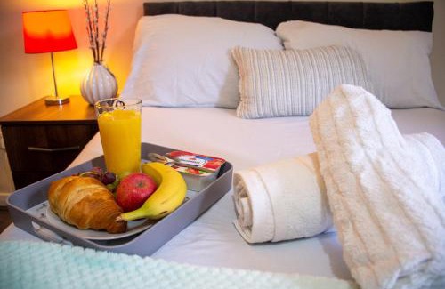 Northampton House | Royale Green View House- free parking, Wifi, Perfect for Contractors and Holiday
