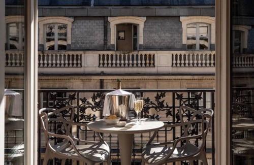 1st Arrondissement Apartment | Royale Suite Apartment With Aircon In Louvre