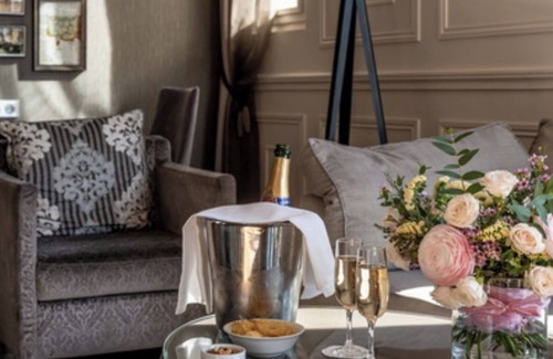 1st Arrondissement Apartment | Royale Suite Apartment With Aircon In Louvre