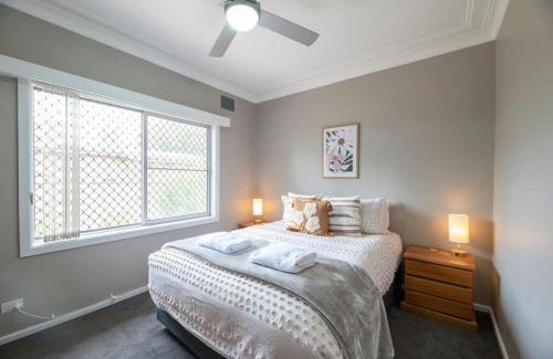 Dubbo House | Roycox Cottage - Charming Escape, Fireplace