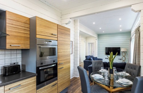 Harlow Apartment | Roydon Two Bedroom Lodge with Hot Tub (Pet)