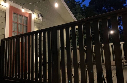 Eureka Springs Cabin | RT 62 Motor Resort Victorian Cabin w/Jacuzzi