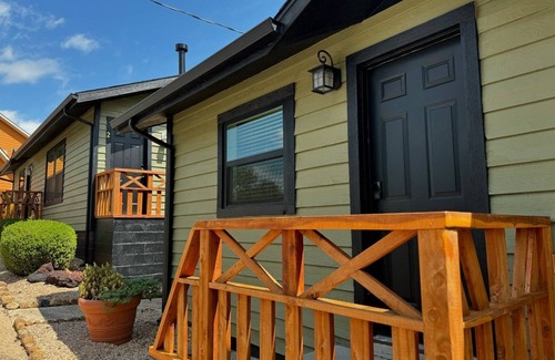 Eureka Springs Cabin | RT 62 Motor Resort '50's Cabin w/Jacuzzi