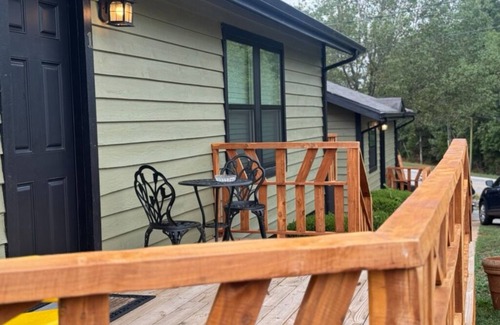 Eureka Springs Cabin | RT62 Motor Resort 70's Cabin w/Jacuzzi