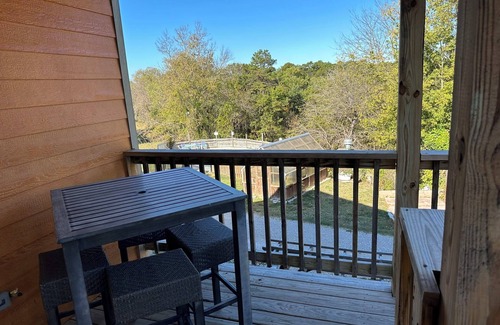 Eureka Springs Cabin | RT62 Motor Resort Crows Nest Luxury Cabin