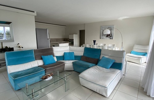 Ajaccio Villa | Rte des Sanguinaires Villa with swimming pool 150 m walk from the beach.