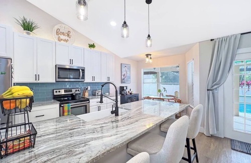 Trafalgar House | Ruby's Retreat, heated pool, private oasis, fenced backyard