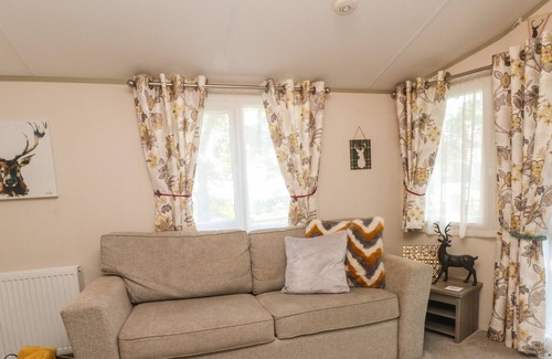Leek Cabin | RUBYS RETREAT, with hot tub in Leek