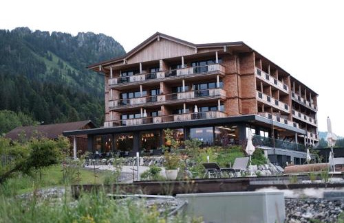 Schattwald Hotel | Ruhehotel & Naturresort Rehbach - Adults only
