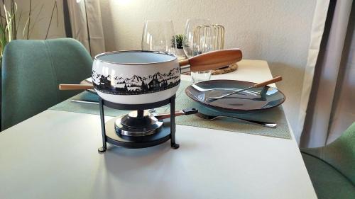 Faulensee Apartment | Ruhiges Studio mit Aussicht fast bis nach Interlaken