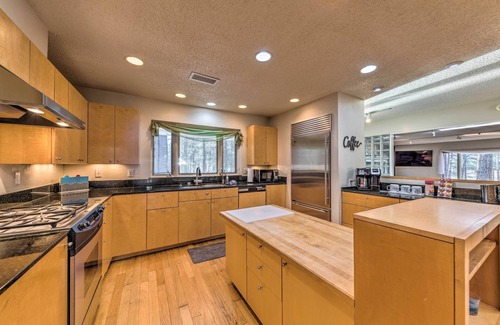 Ruidoso Cottage | Ruidoso Getaway w/Deck - 16 Mi to Ski Apache