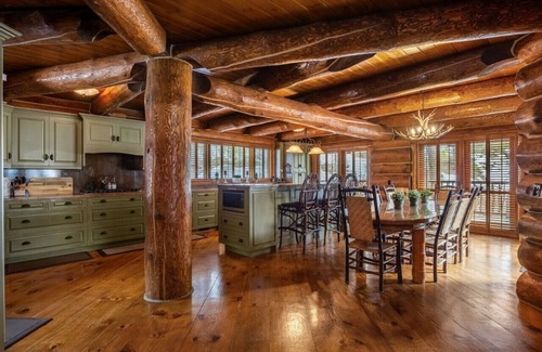 East Kootenay Cabin | Rundlestone Ridge | 13-Person Hot Tub | Ski-In/Out