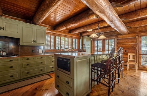 East Kootenay Cabin | Rundlestone Ridge | 13-Person Hot Tub | Ski-In/Out