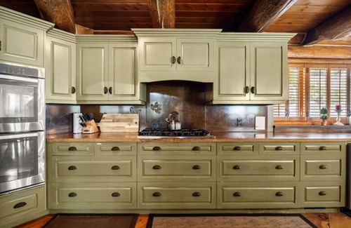 East Kootenay Cabin | Rundlestone Ridge | 13-Person Hot Tub | Ski-In/Out