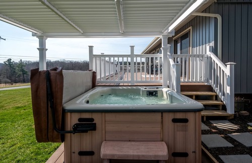 Paradise Point House | Runnin' Down a Dream: Nearby Lake Access, Dog Friendly w/ Hot Tub