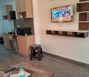 Sikandarabad Apartment | runway suits studio apartment