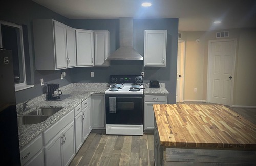 Eastview House | Rural 2 bedroom ranch with country setting