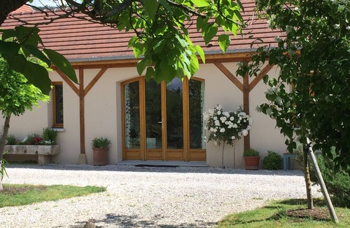 Viserny House | Rural calm between Chablis & Beaune, near Semur-en-Auxois. Dogs welcome.