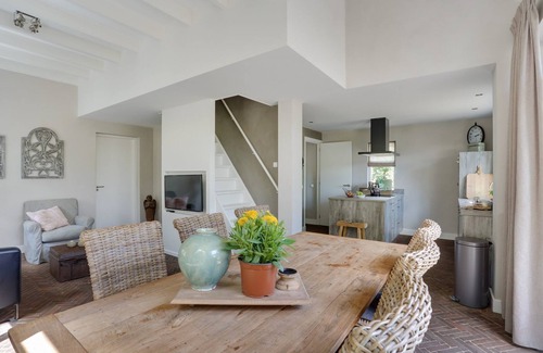 Uden House | Rural Comfort Farmhouse with Private Outdoor Hot tub