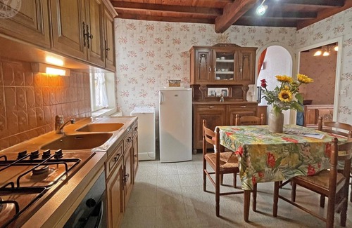 Saint-Heand Cottage | Rural cottage in Saint-Héand with private garden and pets allowed