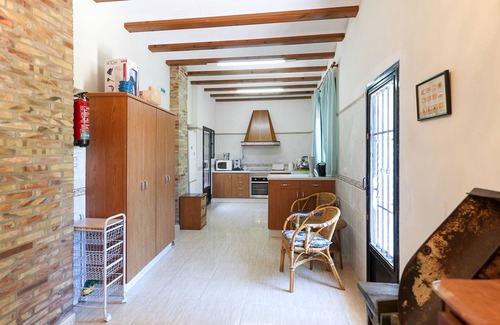 Polinya de Xuquer Cottage | rural farmhouse located in an orange farm itself