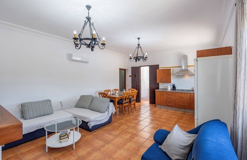 Marchena House | Rural Holiday Home 'Manuel' with Pool & Wi-Fi