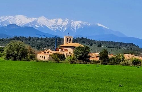 Avinyonet de Puigventos House | Rural House 3 Apartments, Patio BBQ & Hiking