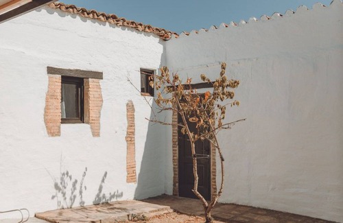 Sant Pere de Ribes Cottage | Rural house of the SXVI in Garraf natural site (groups, events and weddings)