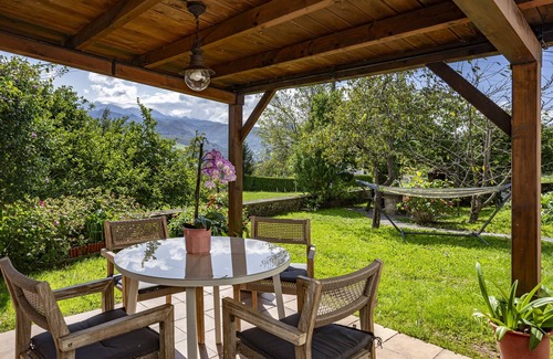Llenin House | Rural House 'La Casita De Heidi' with Mountain Views, Private Terrace and Wi-Fi