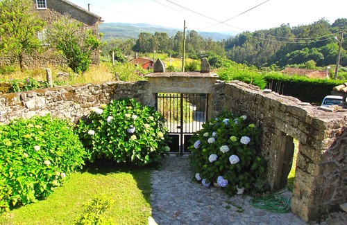 Campo Lameiro Cottage | Rural house with pool and a lot of charm. Ideal to rest and discover Galicia