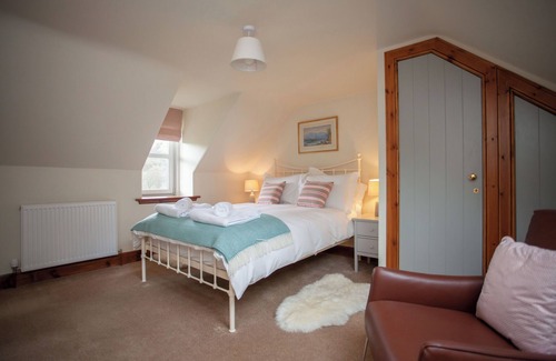 Killin Cottage | Rural, luxury property with uninterrupted views of the surrounding mountains.