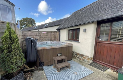 Broadwoodkelly House | Rural Retreat - Private Hot Tub,