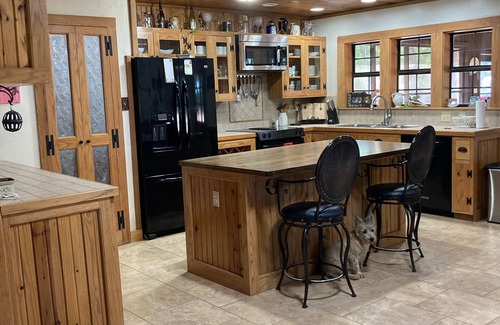 Stephenville Cabin | Rural western cabin- HOT TUB-POOL just 5 mins from exciting Stephenville!