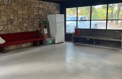 Stephenville Cabin | Rural western cabin- HOT TUB-POOL just 5 mins from exciting Stephenville!