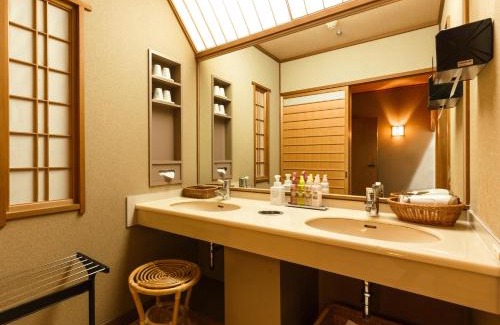Kaga Hotel | Rurikoh