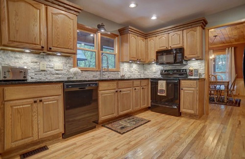 Blue Ridge Cabin | Rushing waters of Fightingtown Creek right at your feet!