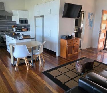 Brisbane Waterfront House | Russ Vegas