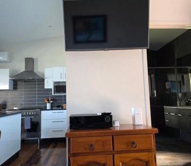 Brisbane Waterfront House | Russ Vegas