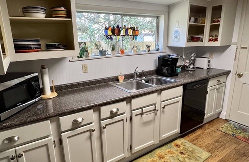 Biloxi Cottage | Russell Cottage: Your home away from home.