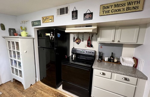 Biloxi Cottage | Russell Cottage: Your home away from home.