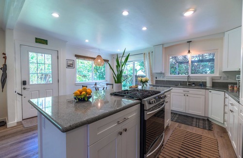 Guerneville House | RussianRiverBungalow:Family Retreat! NEW & Magical Walk to the River!WiFi/Pup
