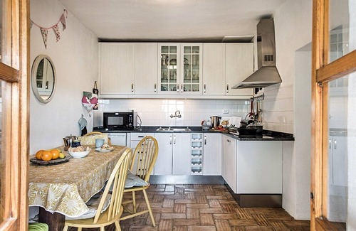 Fonte do Bispo House | Rustic 3-bedroom Country Retreat With Pool, Free Wi-fi, and Breathtaking Views