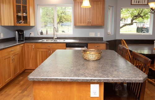 Black Creek House | Rustic 3 Bedroom with Fireplace in Miracle Beach